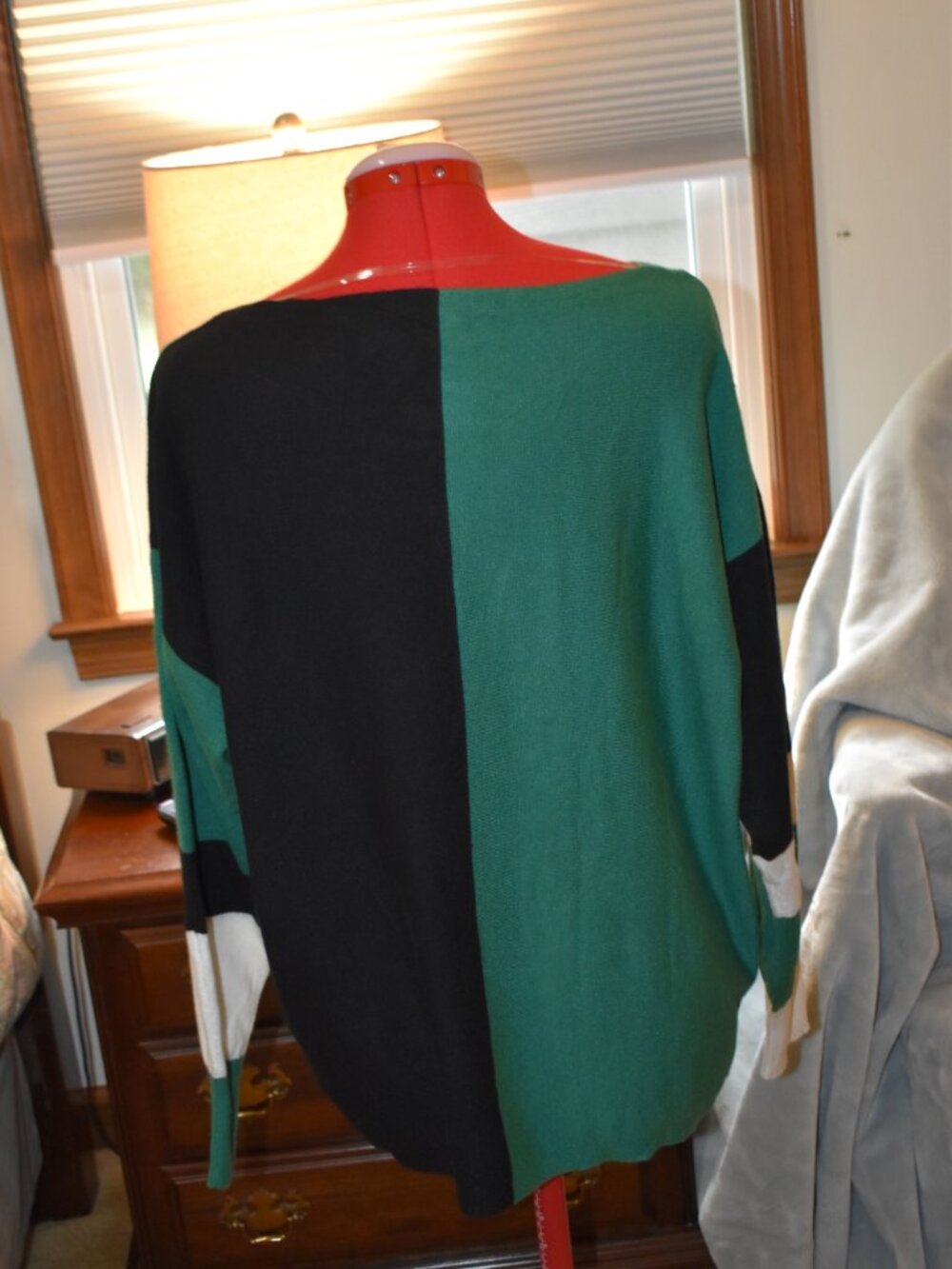 sweater - Picture 4 of 5